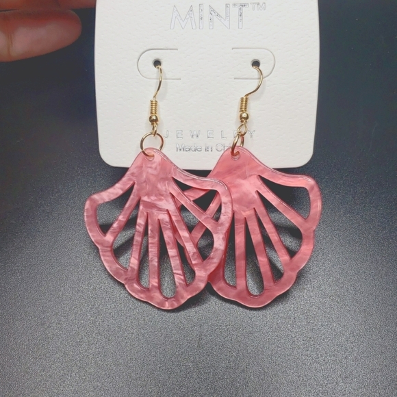 Pink seashell Earrings with pearl accents fish hook posts - Picture 3 of 4